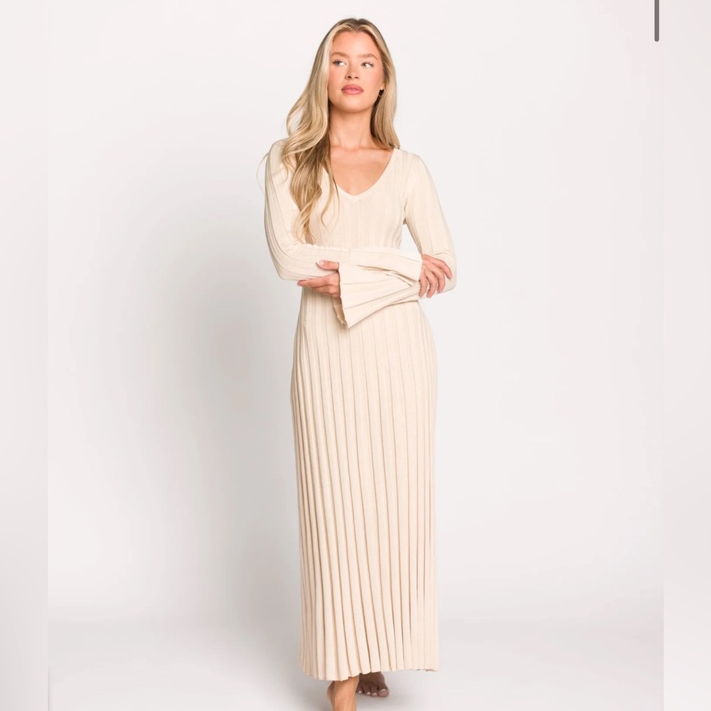 Hadley Long Sleeve V-Neck Knit Maxi Dress in Cream Taupe